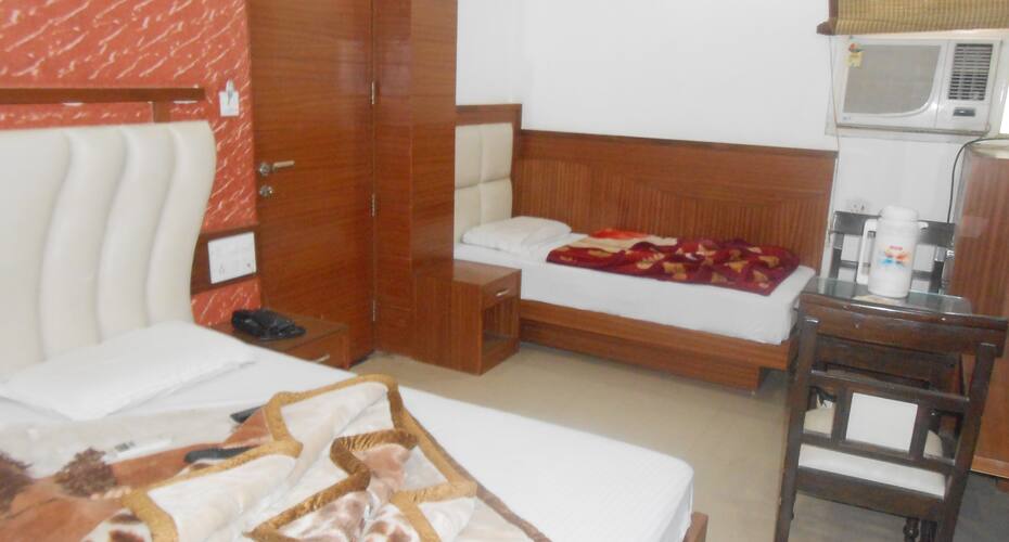 Hotel Sagar Dx., New Delhi 4